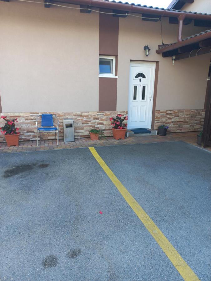 Boglarka Vendeghaz Apartament *